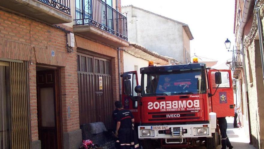 Los bomberos de Toro, en una intervención.