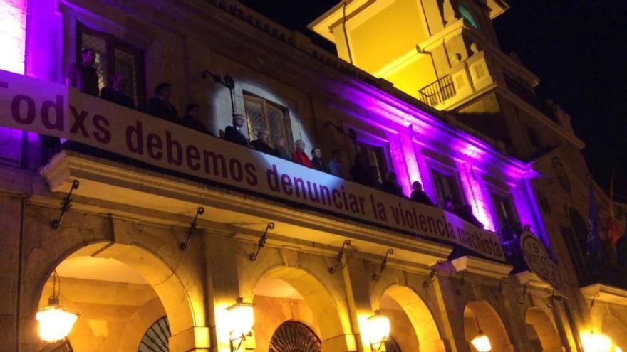 Acto contra la violencia machista ayuntamiento de Oviedo