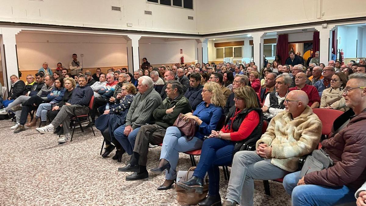 Reunión en la Casa de Cultura de San Miguel de Salinas