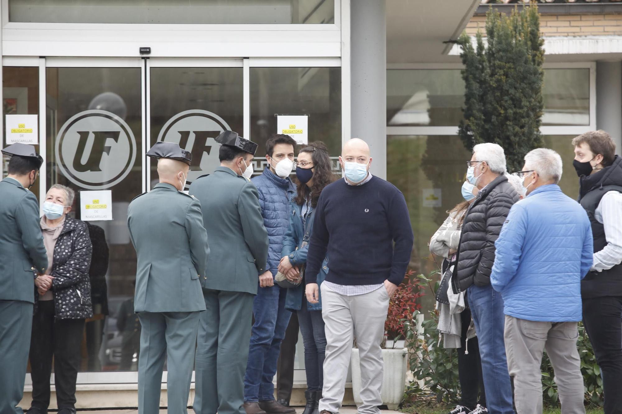 Despedida en el tanatorio al guardia civil atropellado en Mieres