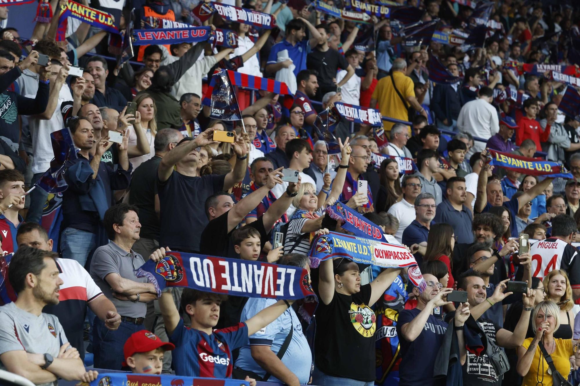 Partido Levante UD - Real Oviedo en imágenes