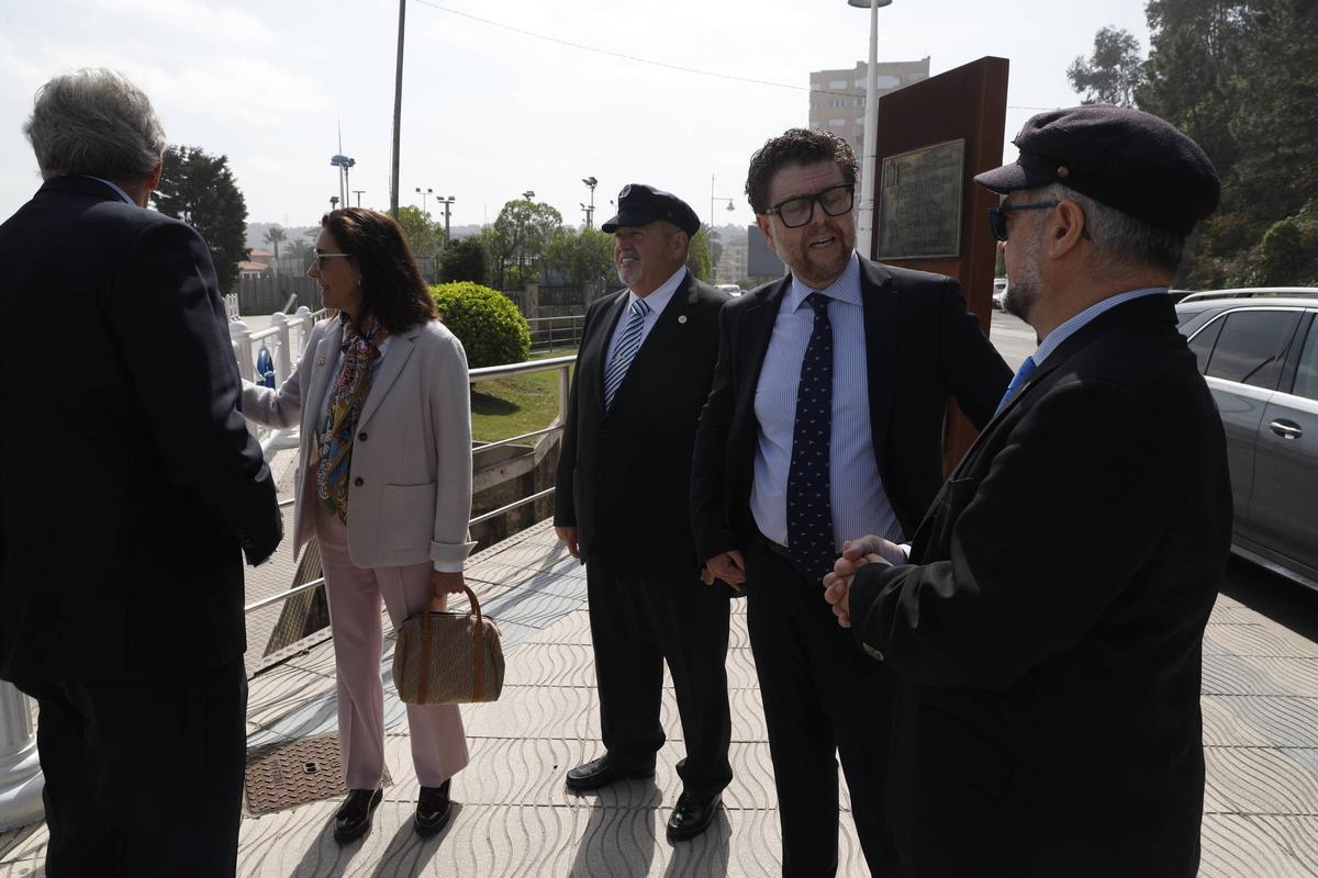 EN IMÁGENES: Así ha sido la entreda de la "Llámpara natural" a la empresa Alvargonzález Ership