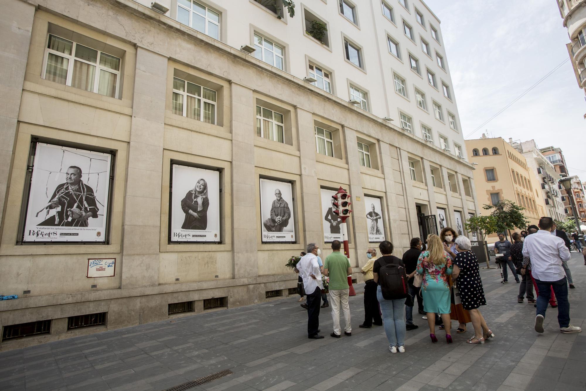 Homenaje a trece profesionales de las Hogueras en la muestra fotográfica "Referentes"