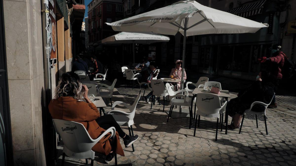 Una terraza de un establecimiento de hostelería en el Centro de Málaga