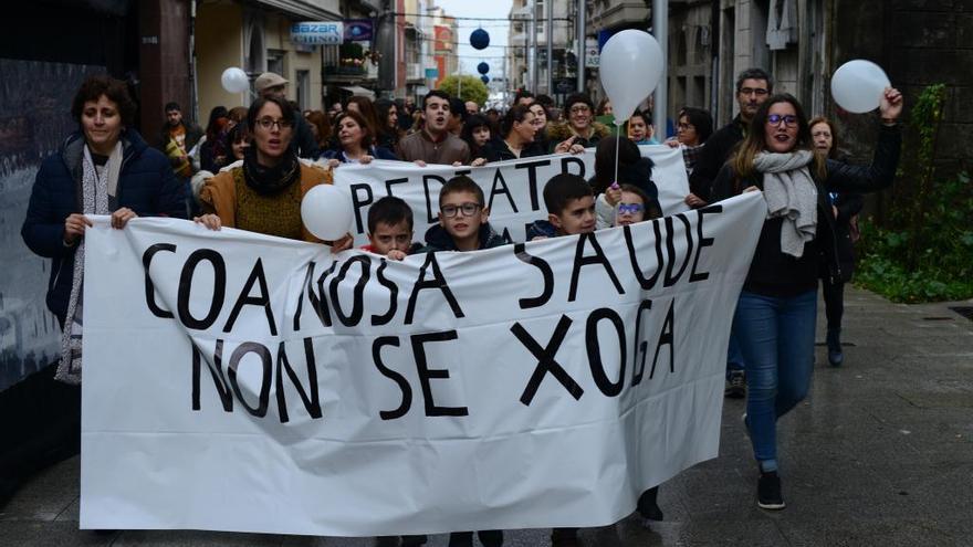 La manifestación del pasado mes de diciembre para exigir el segundo pediatra en Bueu. // G.Núñez