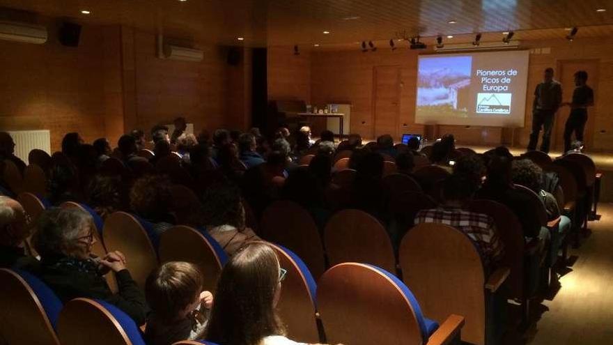 La ponencia de Alberto Boza en la Jornada de montaña de Infiesto.