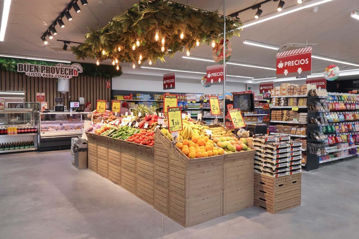 Sección de frutería en la nueva tienda.