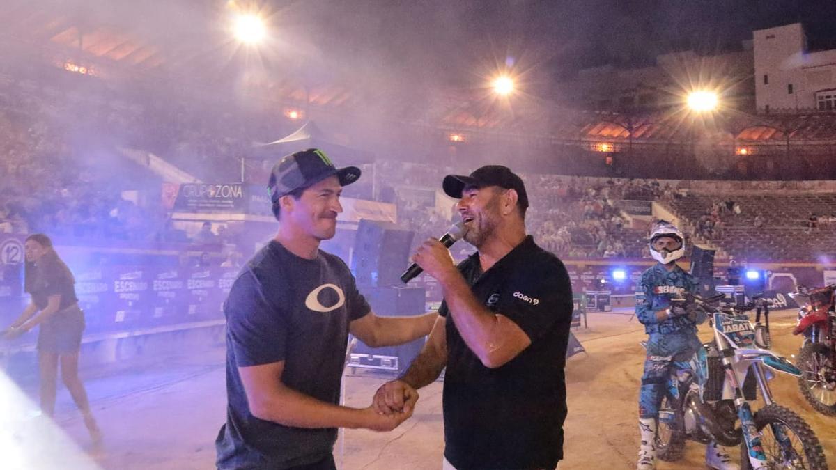 Joan Barreda recibió un sentido homenaje por su excelente trayectoria en el mundo del motor.