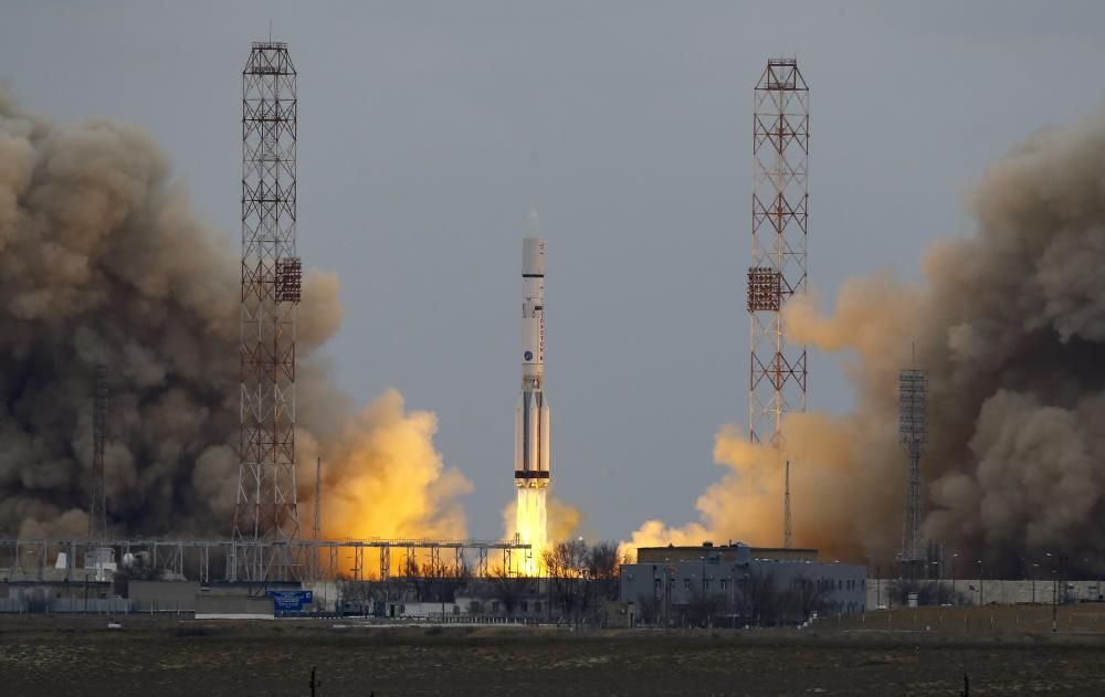 El cohete Proton-M, de la misión ExoMars 2016, despega desde en el cosmódromo de Baikonur.