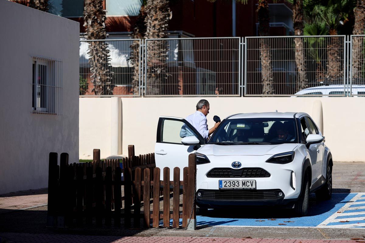 La visita al colegio Can Misses tras las inundaciones, en imágenes