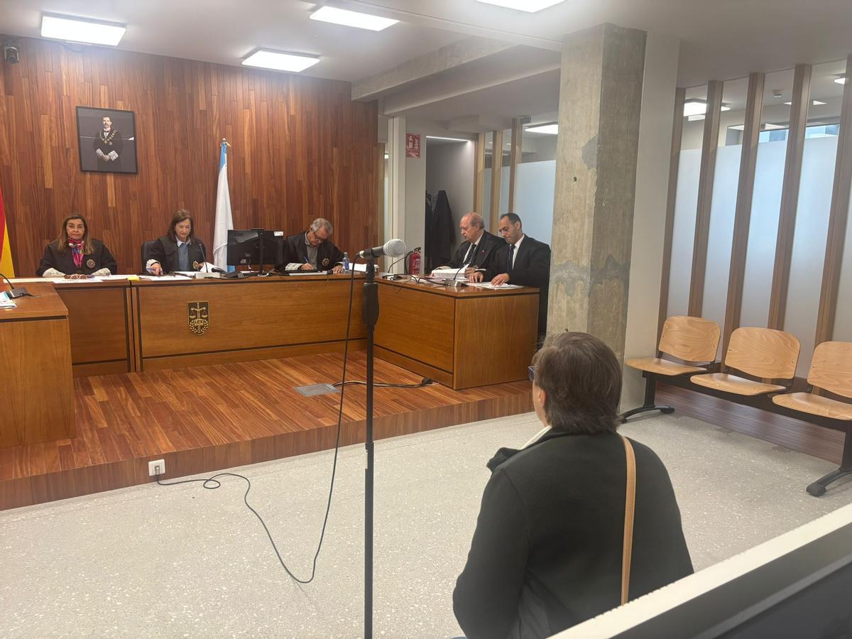 La exempleada durante el juicio.