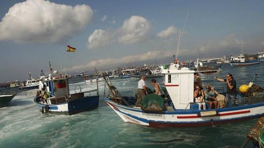 Pescadores españoles protestan por las trabas que les pone Gibraltar