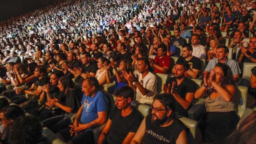 Público en el concierto de Steve Vai, el pasado 25 de julio en el Auditorio Mar de Vigo. // Ricardo Grobas