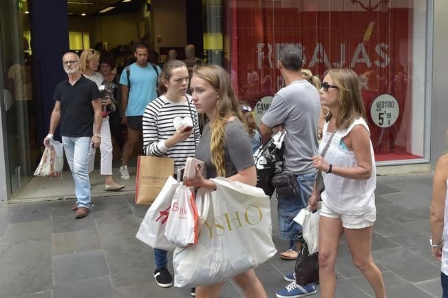 Rebajas y apertura dominical en Triana