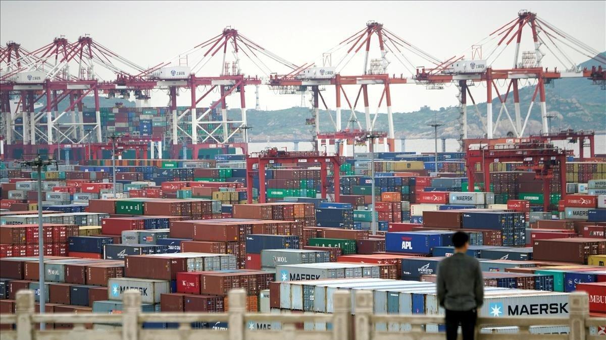 zentauroepp48092485 file photo  containers are seen at the yangshan deep water p190510104507