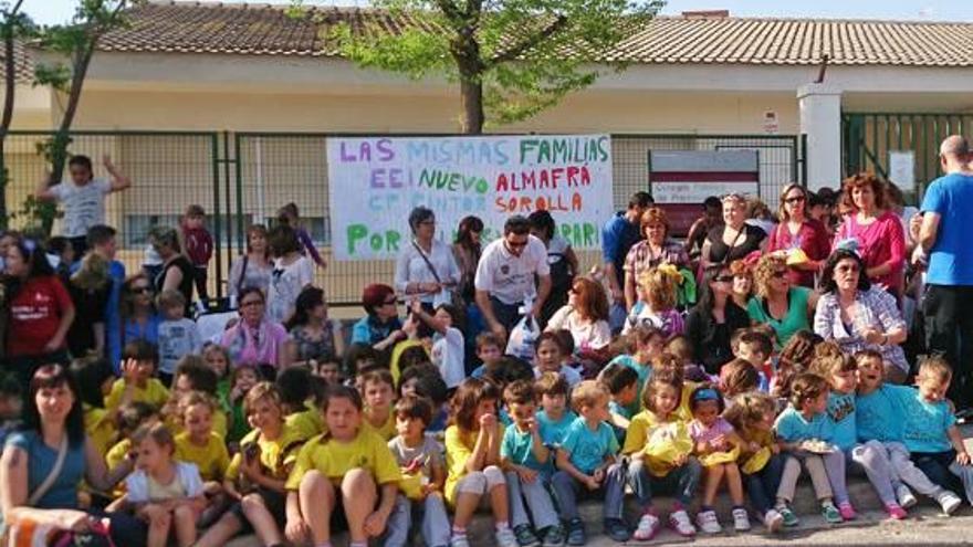 Comienzan las protestas en el Nuevo Almafrá para reivindicar la jornada continua