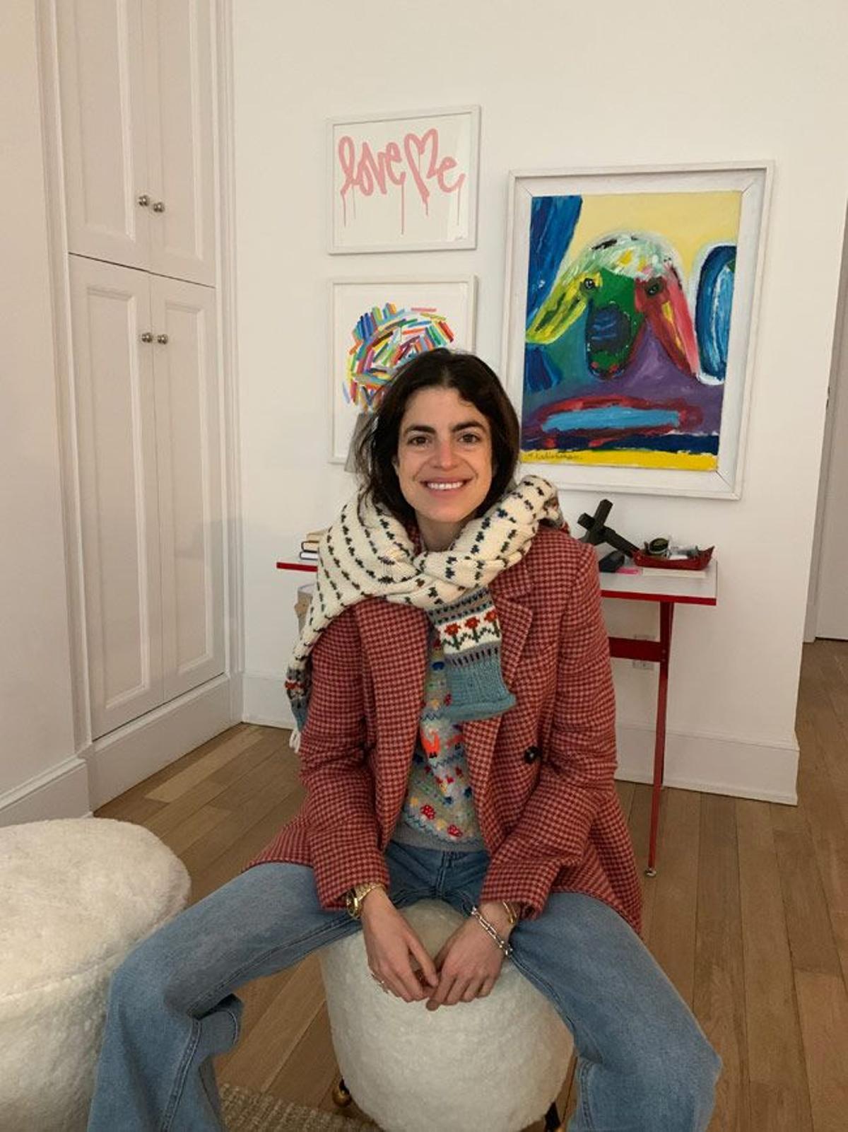 Leandra Medine, con chaqueta-abrigo de Mango