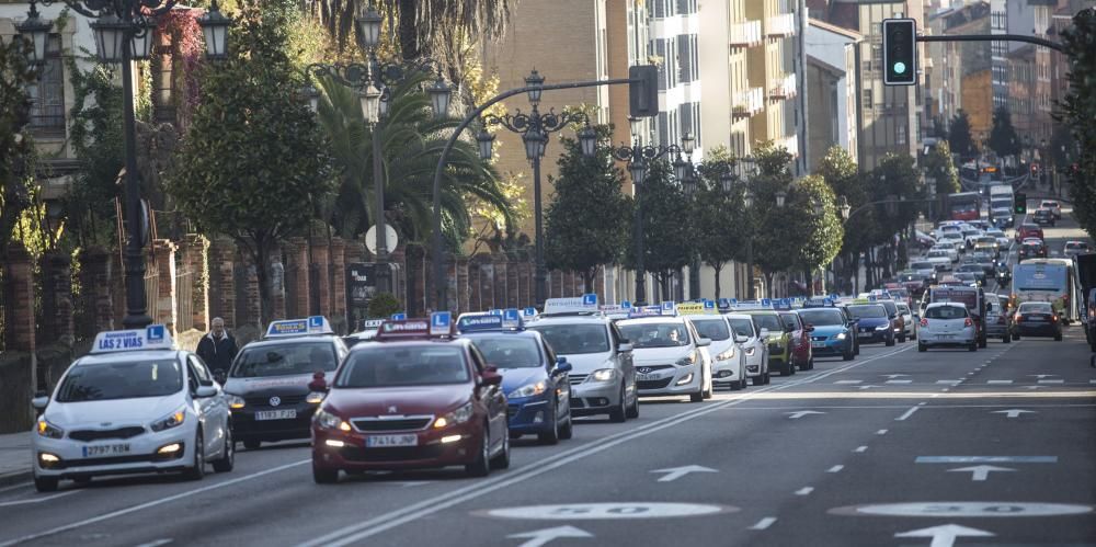 Manifestación de profesores de autoescuela en Oviedo.