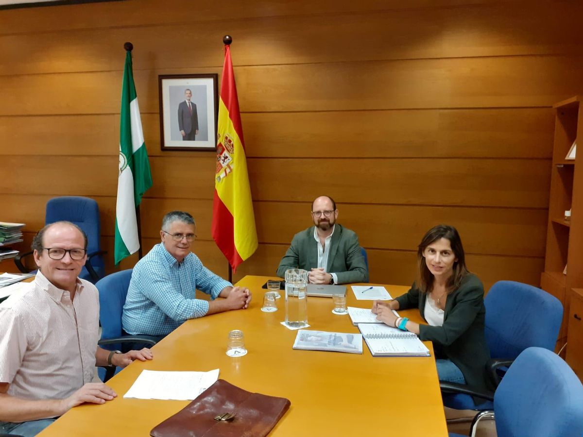 Reunión del secretario general de Planificación Asistencial, Ismael Muñoz, con el representante de la Asociación Española Síndrome de Piernas Inquietas Juan José Méndez