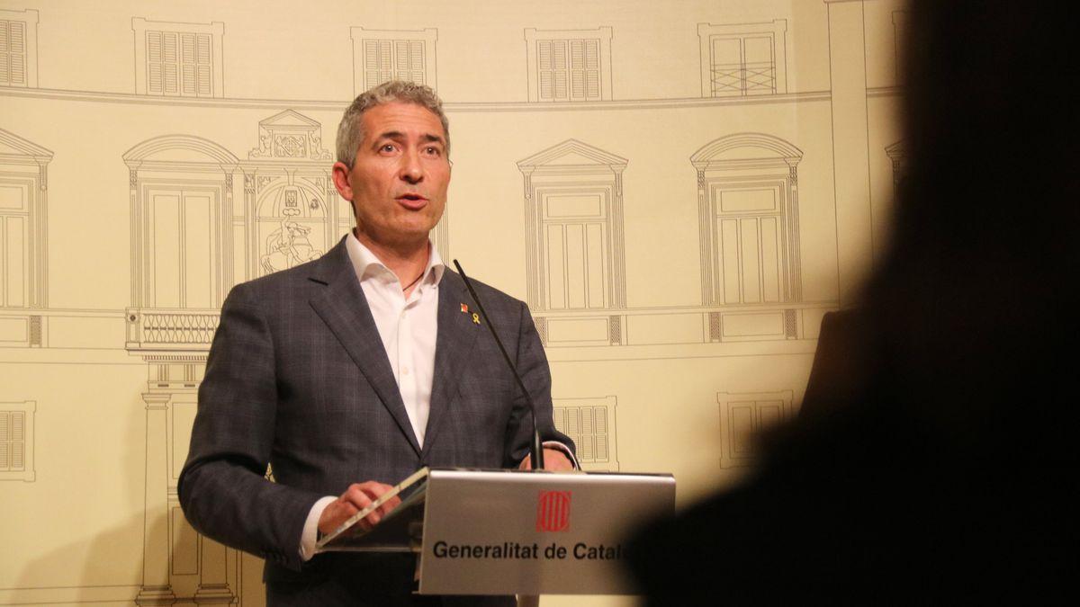 Pla mitjà del conseller d'Educació, Josep Gonzàlez-Cambray, en compareixença al Palau de la Generalitat