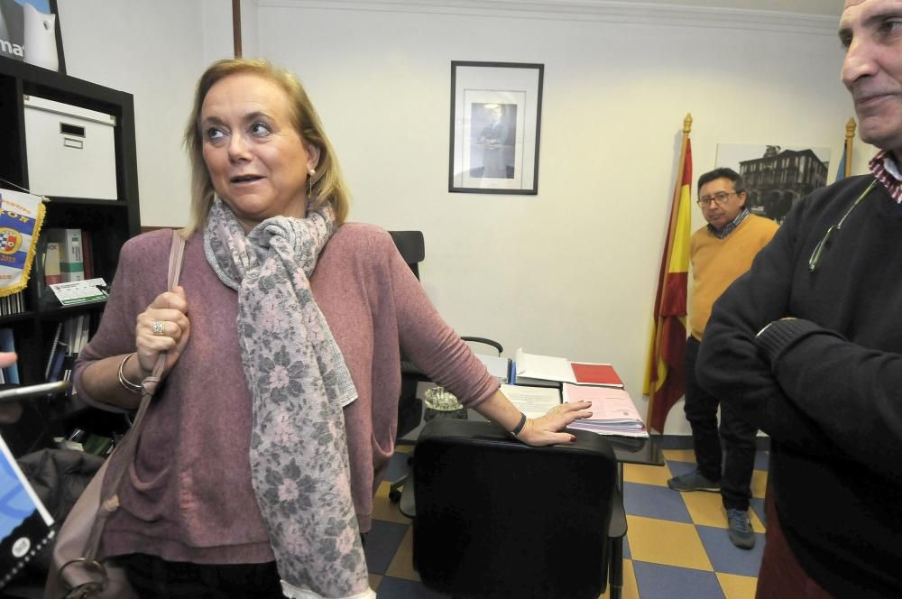 Mercedes Fernández en la junta comarcal del PP en Mieres