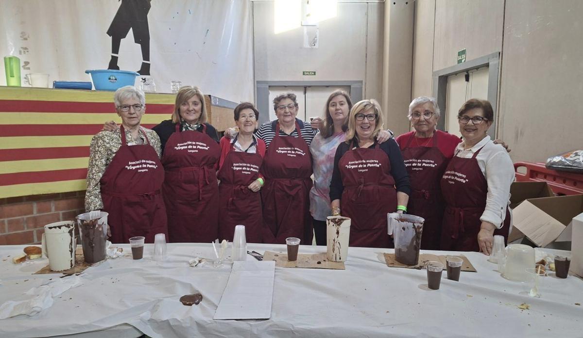 La Asociación de Mujeres Virgen de la Puerta preparó una chocolatada. | SERVICIO ESPECIAL