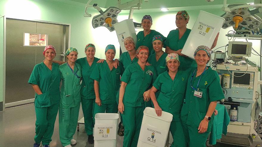 El Hospital Doctor Negrín recicla en su área quirúrgica una media de 14 toneladas de papel y plástico al año