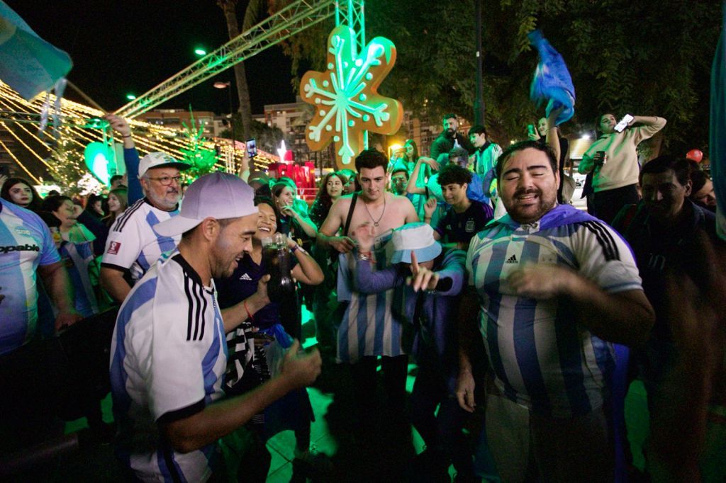 Aficionados argentinos en Murcia: partido, penaltis y celebración