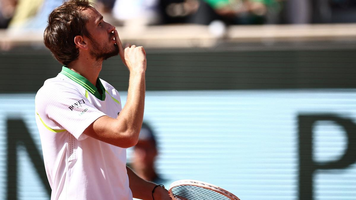 Medvédev, número 2 del món, s’acomiada de Roland Garros en el seu debut