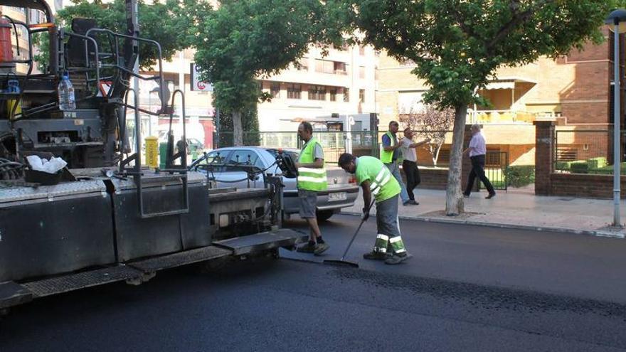 Vila-real renueva el asfaltado en una docena de calles y caminos en mal estado