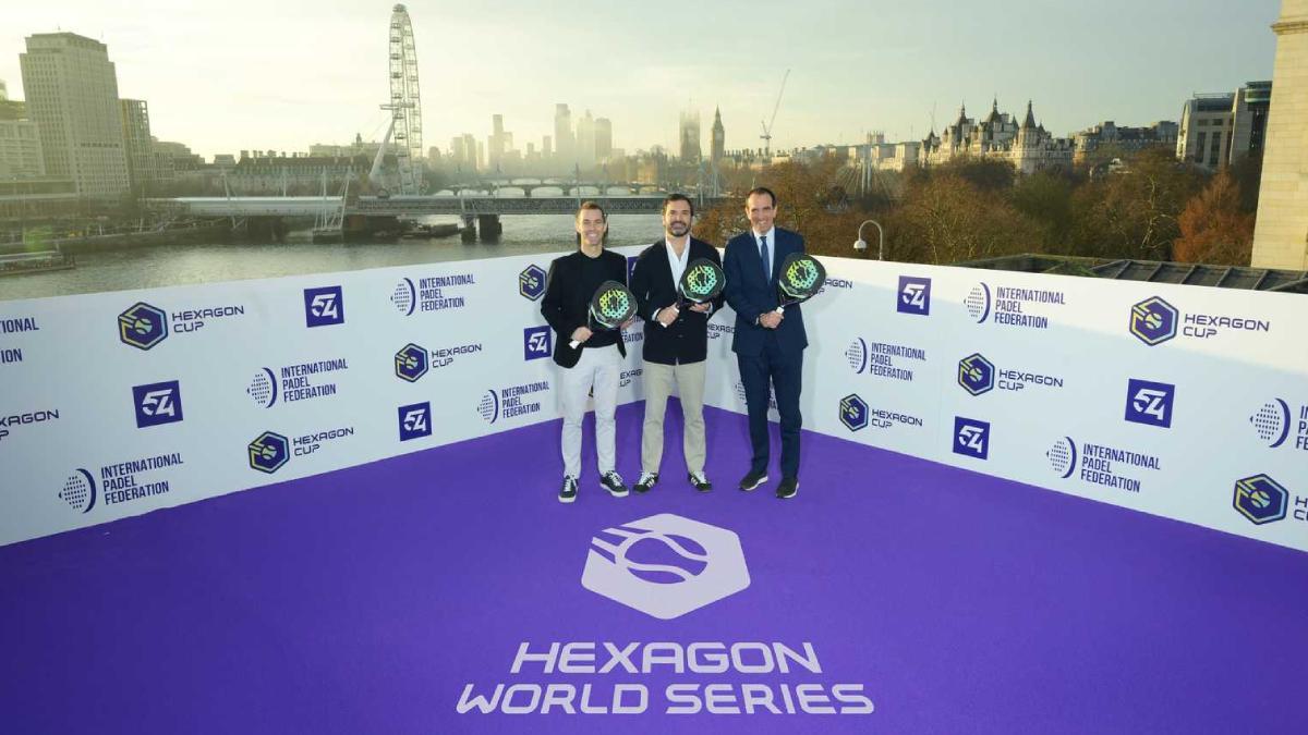 Gary Davidson, Enrique Bonaventura y Luigi Carraro escenificaron el acuerdo