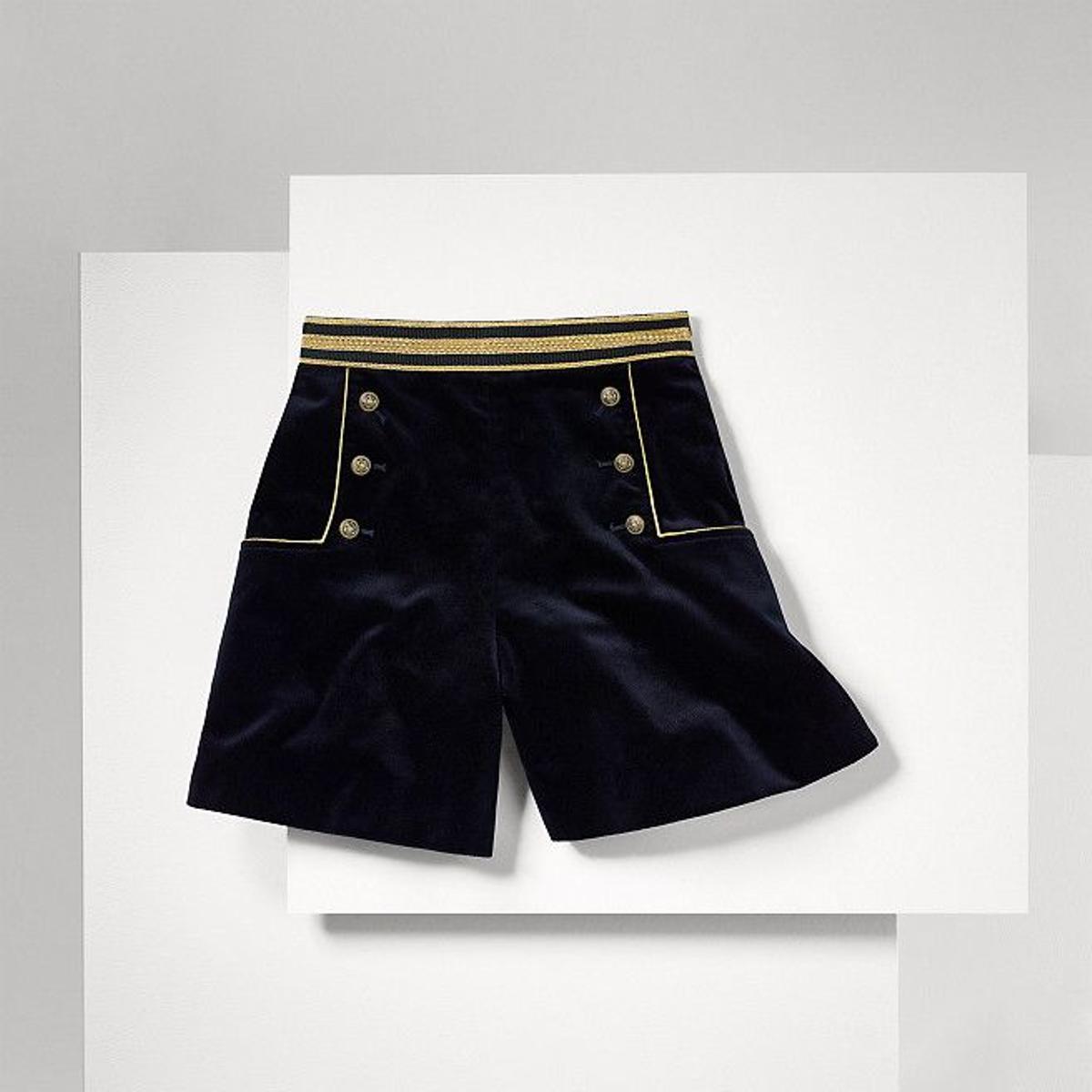 Shorts de terciopelo de Gigi Hadid para Tommy Hilfiger