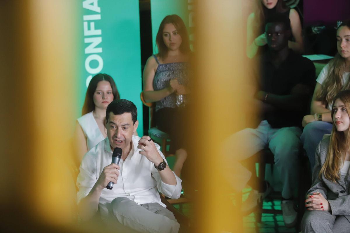 A.J.González Córdoba Elecciones al parlamento andaluz Campaña electoral Juanma Moreno acto con jóvenes sobre universidad y FP