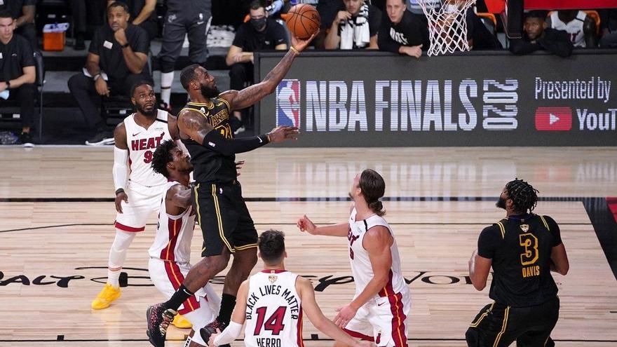 Los Lakers aventajan 2-0 al Miami Heat en la final de la NBA