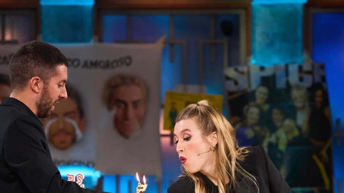 El complemento “anti-chapas” de Eva Soriano y la Gaviota de Plata de NIA en ‘La Revuelta’