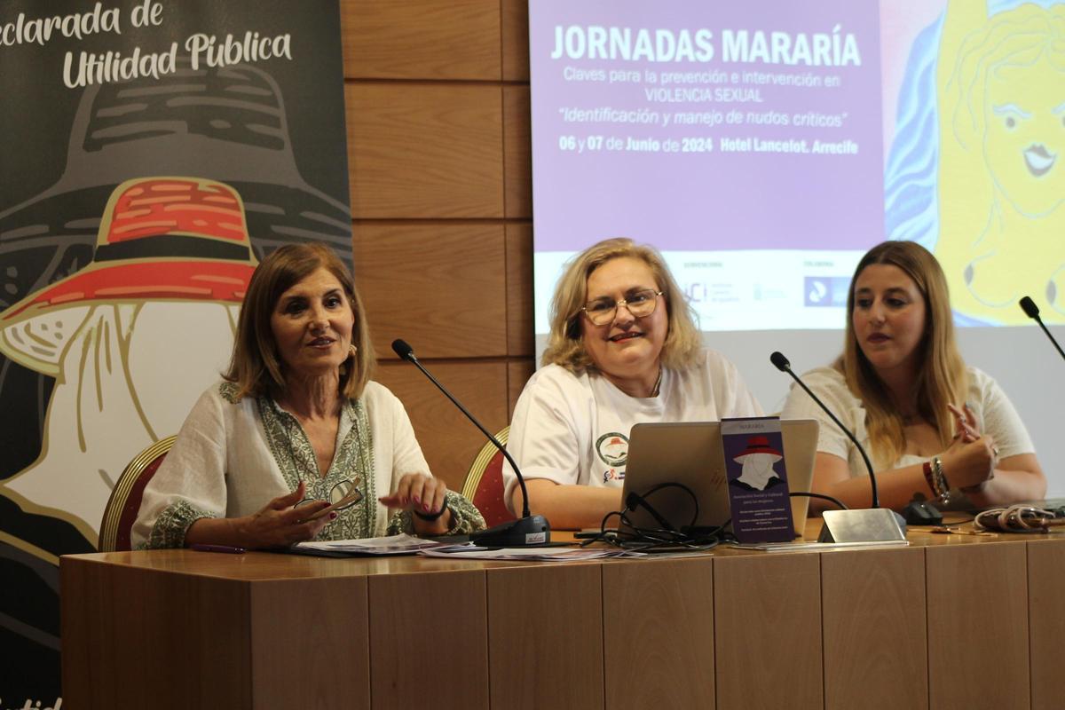 Pilar Fernández e Irene Tortosa en las jornadas de Mararía sobre prevención de la violencia sexual.