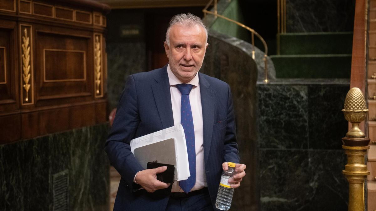 El  ministro de Política Territorial y Memoria Democrática, Ángel Víctor Torres, durante una sesión plenaria en el Congreso, a 11 de diciembre de 2025, en Madrid (España).