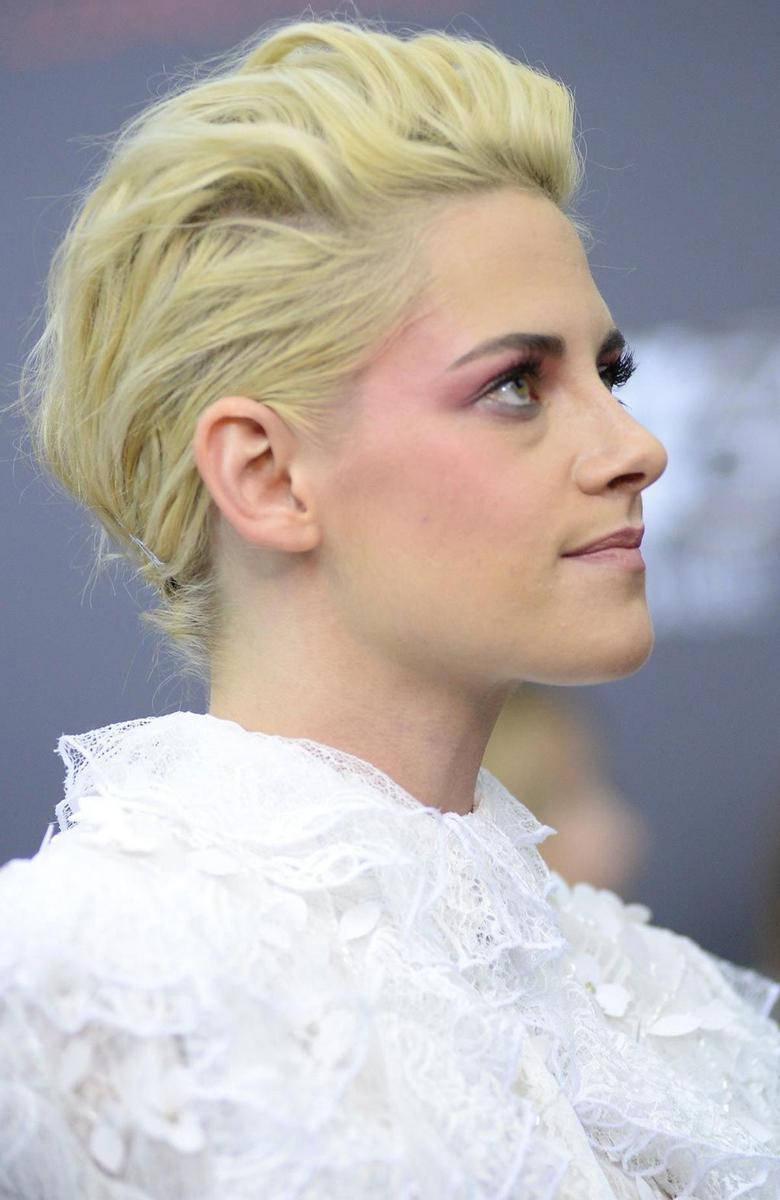Kristen Stewart apuesta por la sombra de ojos rosa