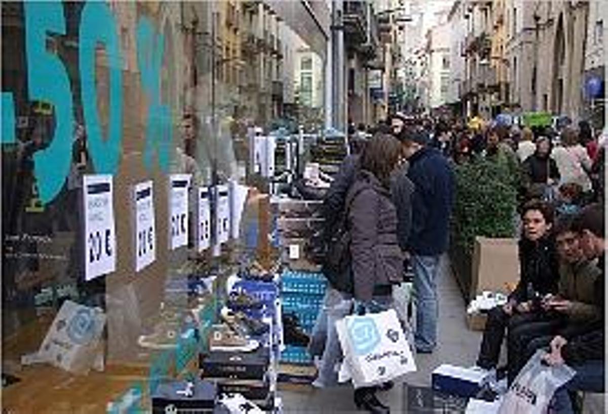 La botiga al carrer d'Olot, en una imatge d'arxiu