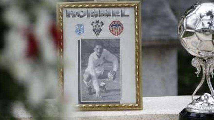 Nicho de Rommel, con la foto como jugador del Valencia.