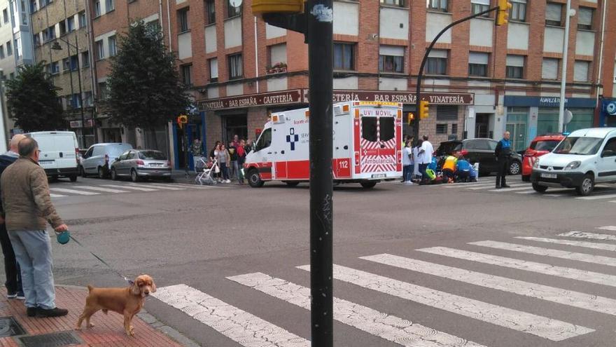 Muere un hombre de 58 años tras sufrir una parada cardíaca en plena calle en Gijón