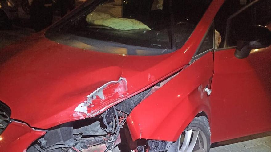 Un conductor ebrio atropella a una mujer en Palma cuando caminaba por la acera y se estrella contra un pilón