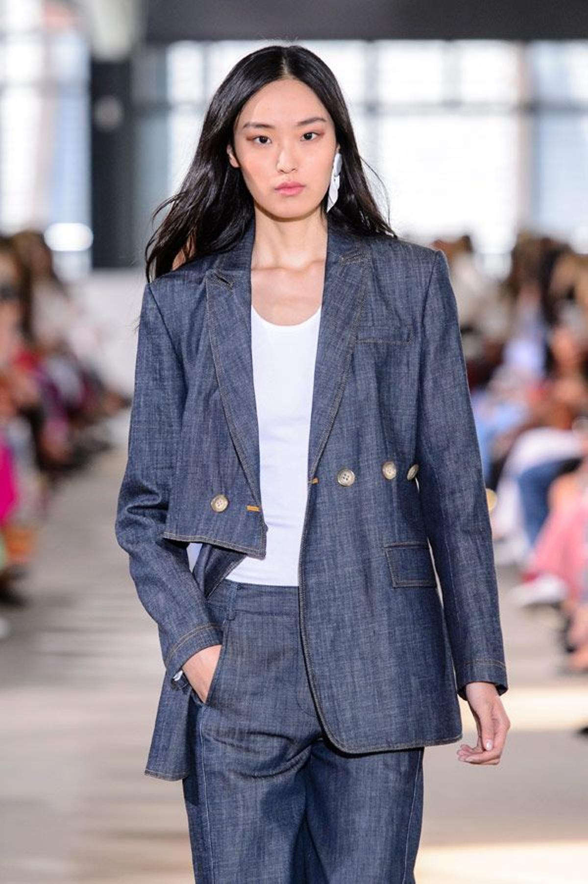 Tendencias denim para la primavera: blazer vaquera de Tibi