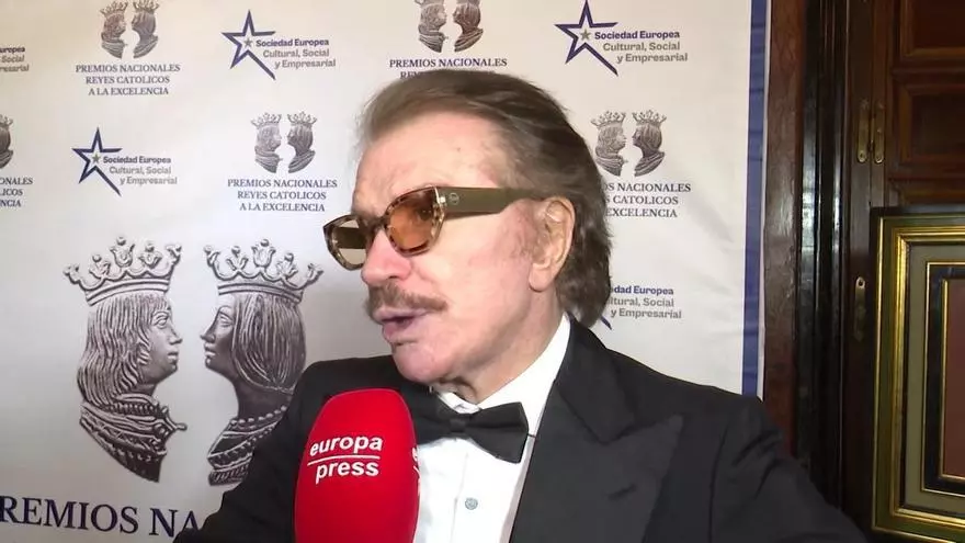Edmundo Arrocet reaparece en España para hablar de su amistad con Julio Iglesias: "Le dejé unos calcetines"