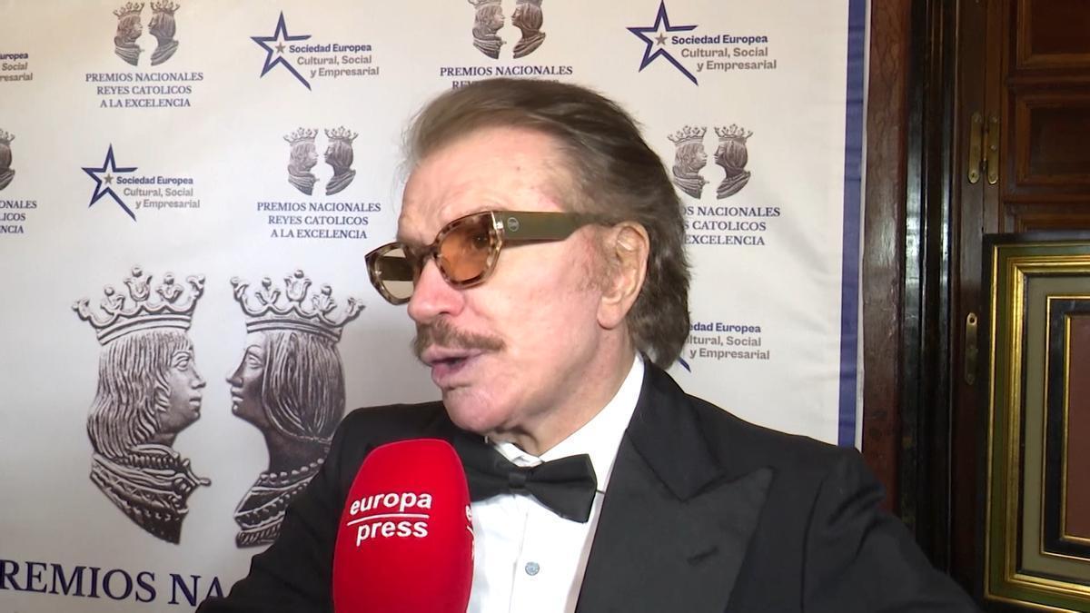 Edmundo Arrocet reaparece en España para hablar de su amistad con Julio Iglesias: "Le dejé unos calcetines"