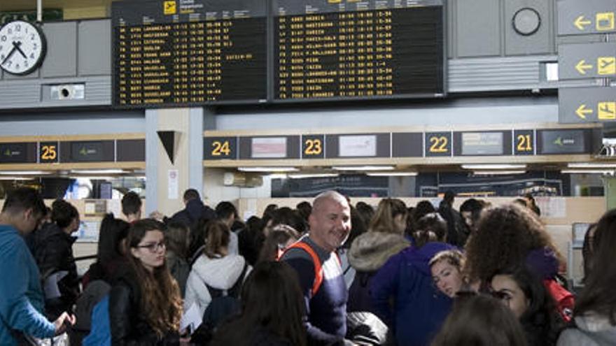 &quot;En avión ahorro tiempo y dinero&quot;