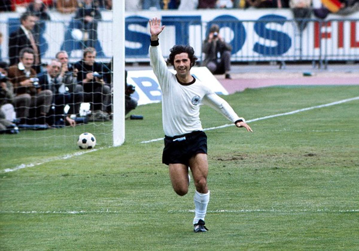 Gerd Muller celebra un gol en 1972