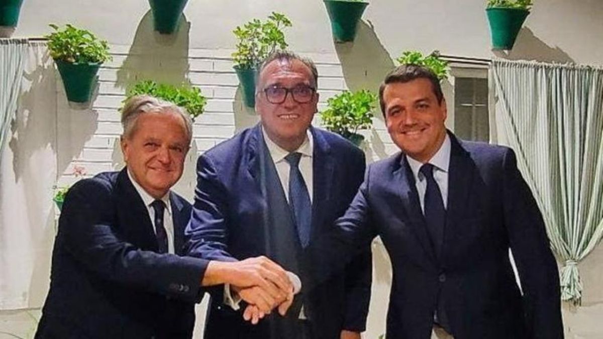 Salvador Fuentes, Arturo Bernal y José María Bellido, en Fitur.