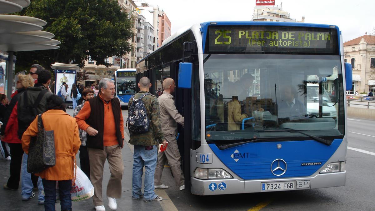Autobús de la línea 25 de la EMT en Palma