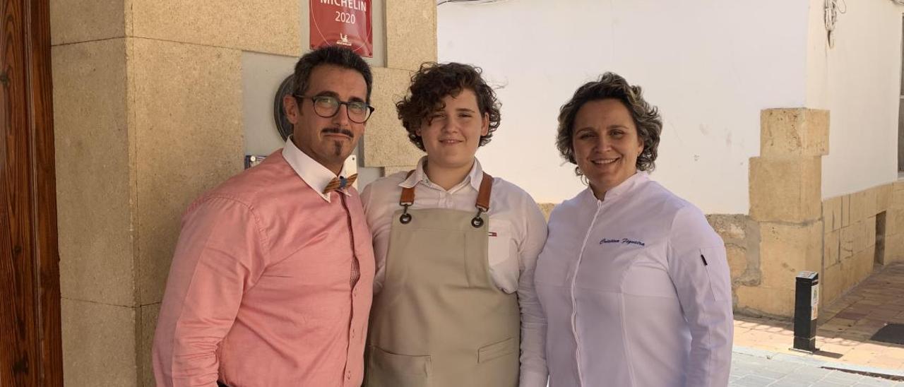 Francisco Cano y Cristina Figueira, con su hija Esperanza.